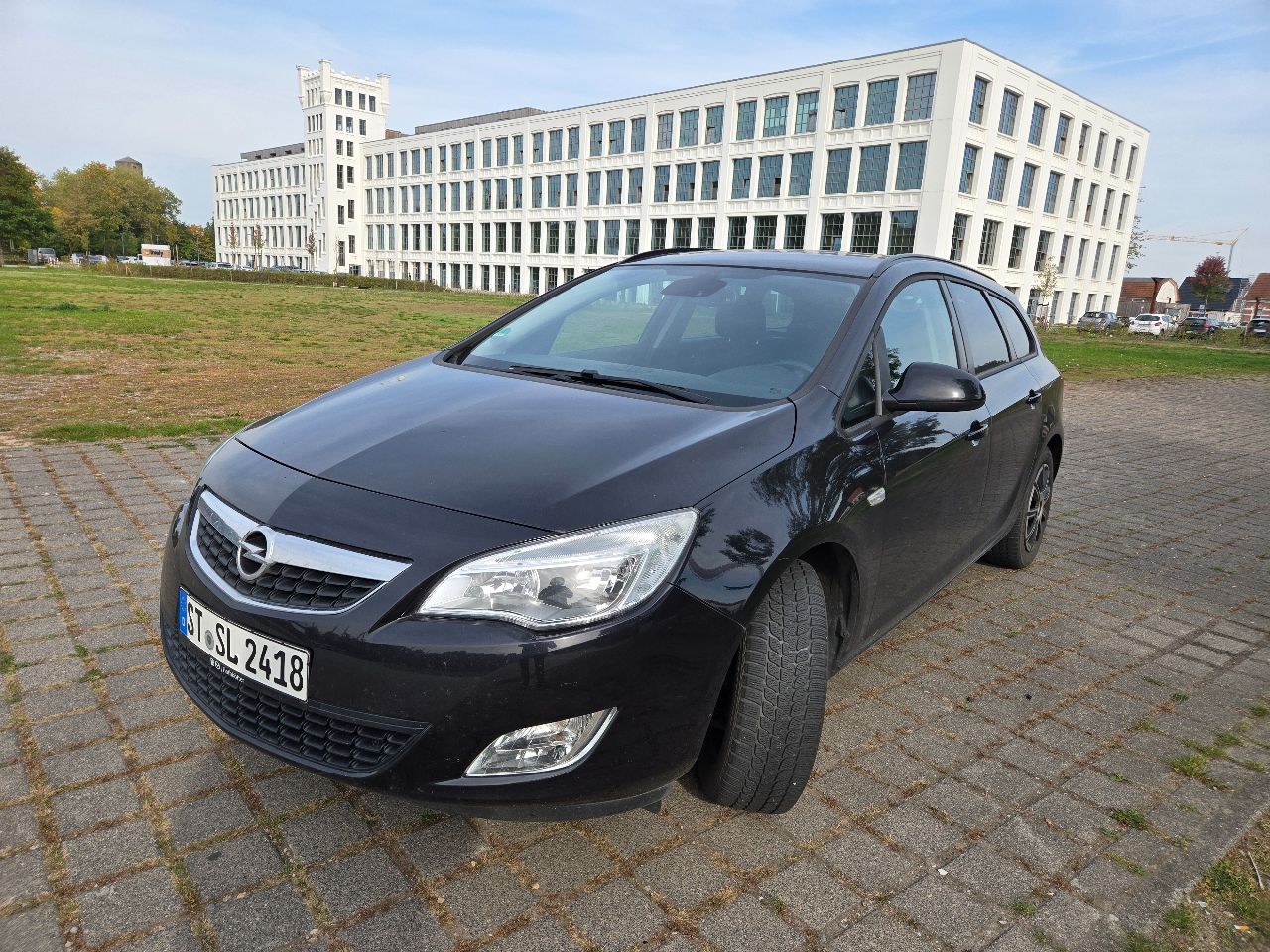Kombilimousine (Opel, Astra J Sports Tourer) - (EZ.: 26. Januar 2011) - (164.590 km) - (Differenzbesteuerung) - (Startpreis: 1.000,00 EUR)