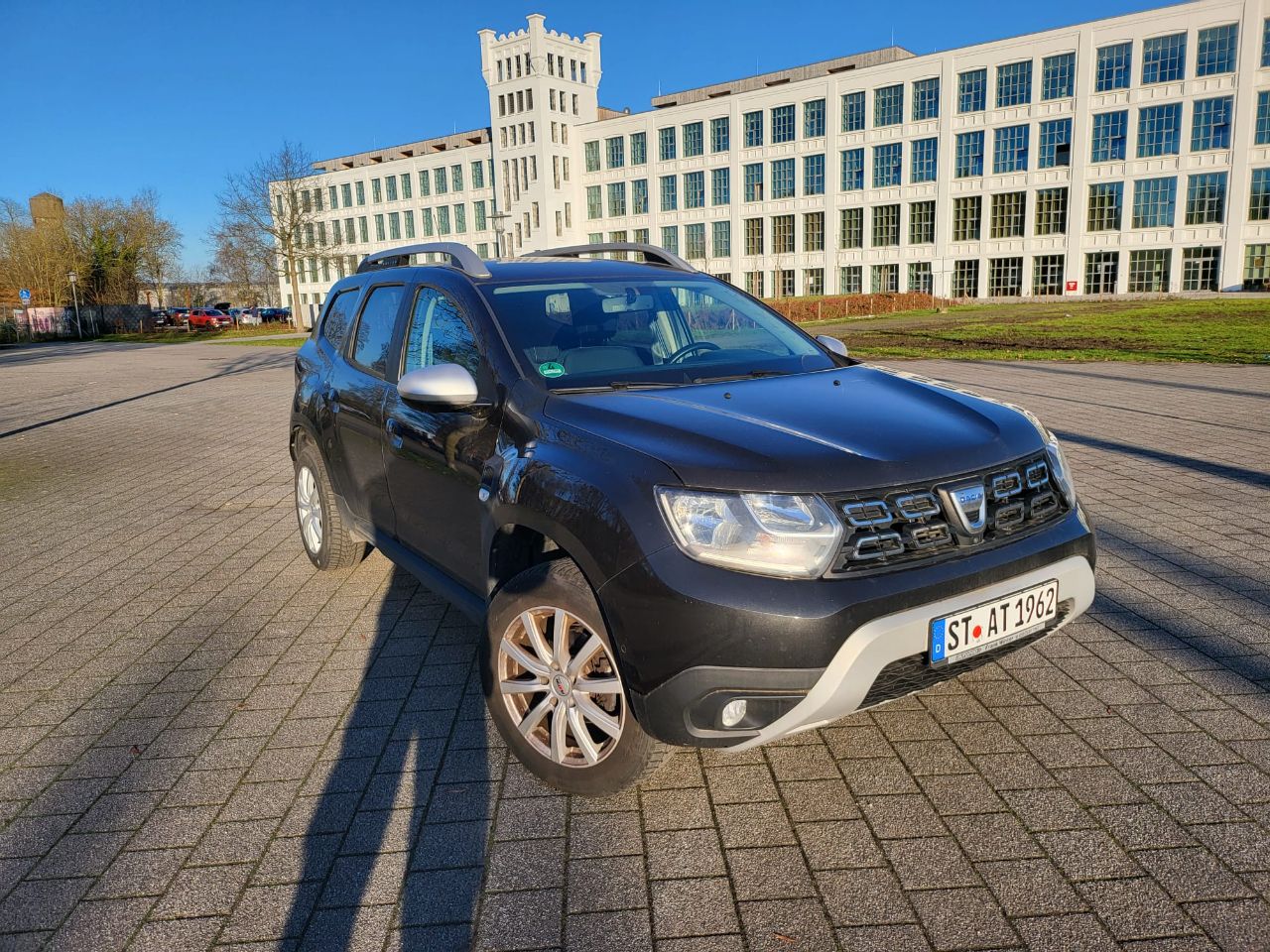 Kombilimousine (Dacia, Duster 1.3 TCe) - (EZ.: 10. August 2020) - (40.891 km) - (Benziner) - (Differenzbesteuerung) - (Startpreis: 5.000,00 EUR)