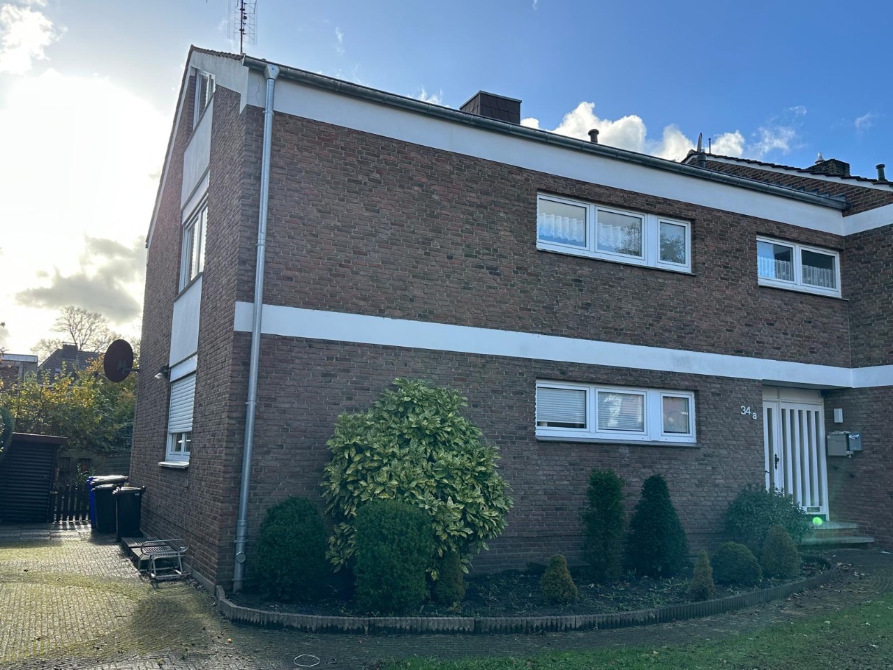 Gepflegtes Zuhause (für Familien & Investoren) Zweifamilienhaus mit Garten in 48599 Gronau (Kaufpreis: 299.000 EUR - VB) - (Wohnfläche: ca. 155 qm) - (Grundstück: ca. 460 qm)