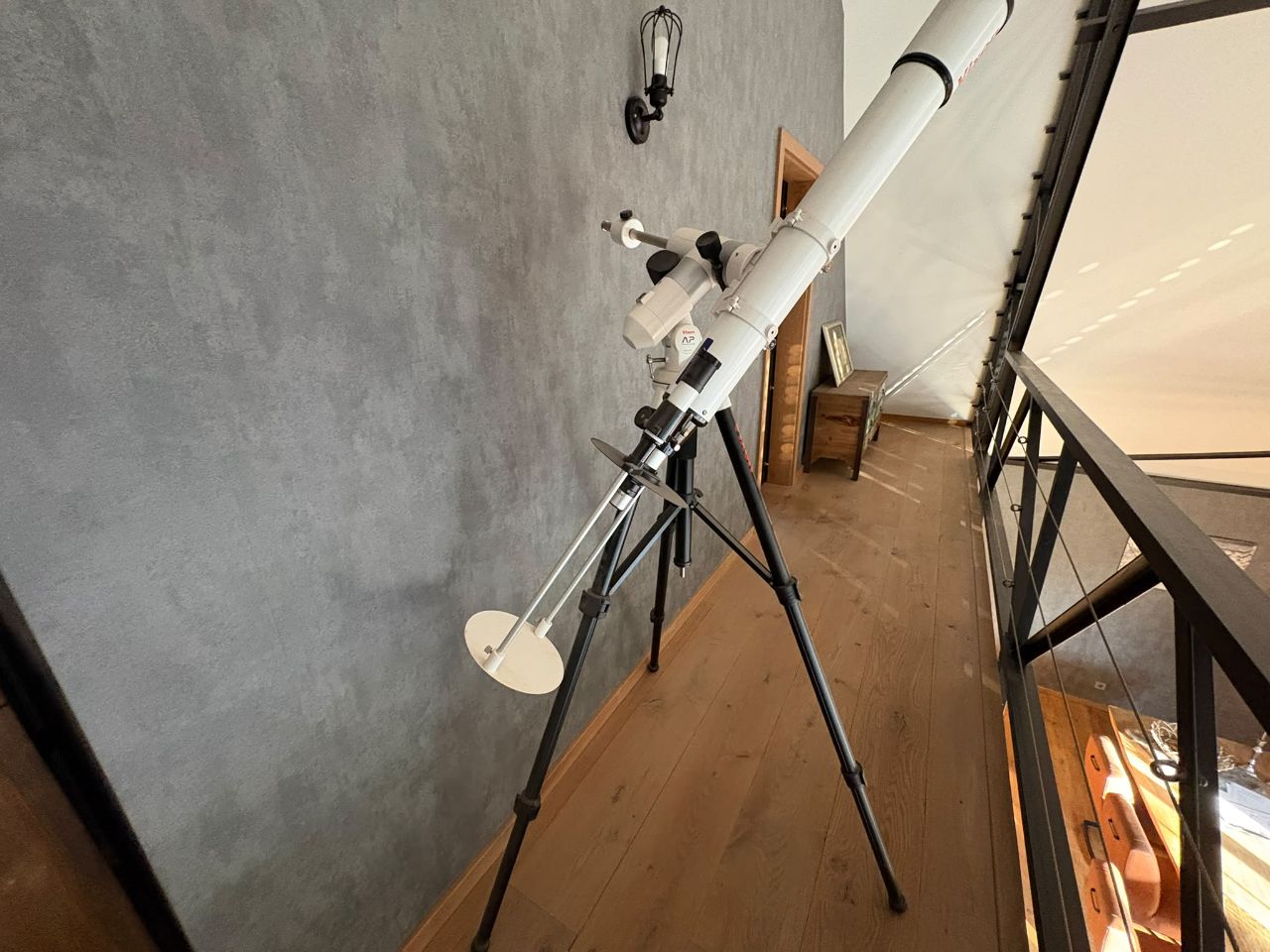 Teleskopset (Vixen, AP-A80Mf) mit Montierung, Stativ und Okularen (Differenzbesteuerung) - (Startpreis: XXX EUR)
