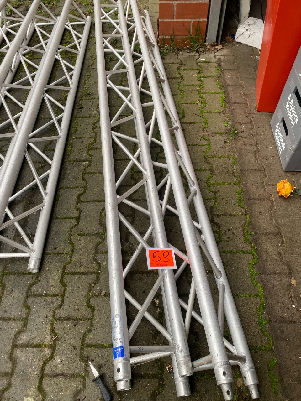 Posten 3-Punkt Traversen (2 Stück) - (Höhe: je 3,00 m) - (EUROTRUSS, NL) - (mit Bodenplatten) - (Startpreis: je 80,00 EUR)