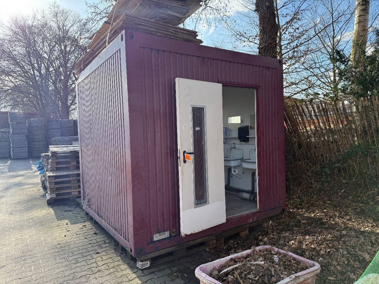 WC-Container (Abm.: 300 x 300 x 280 cm)