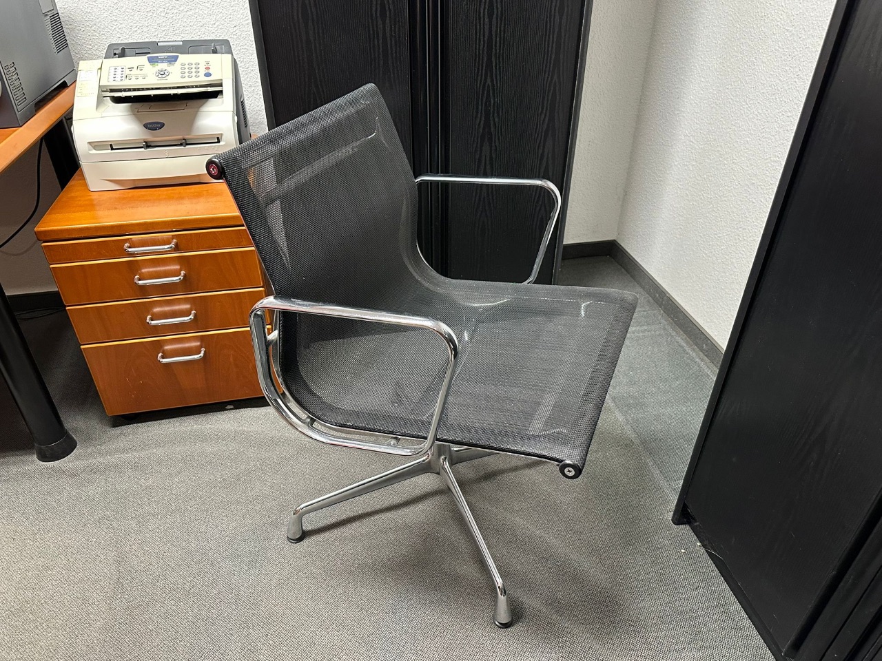 Vitra-Sessel (EA 107) - (Startpreis: 80,00 EUR)