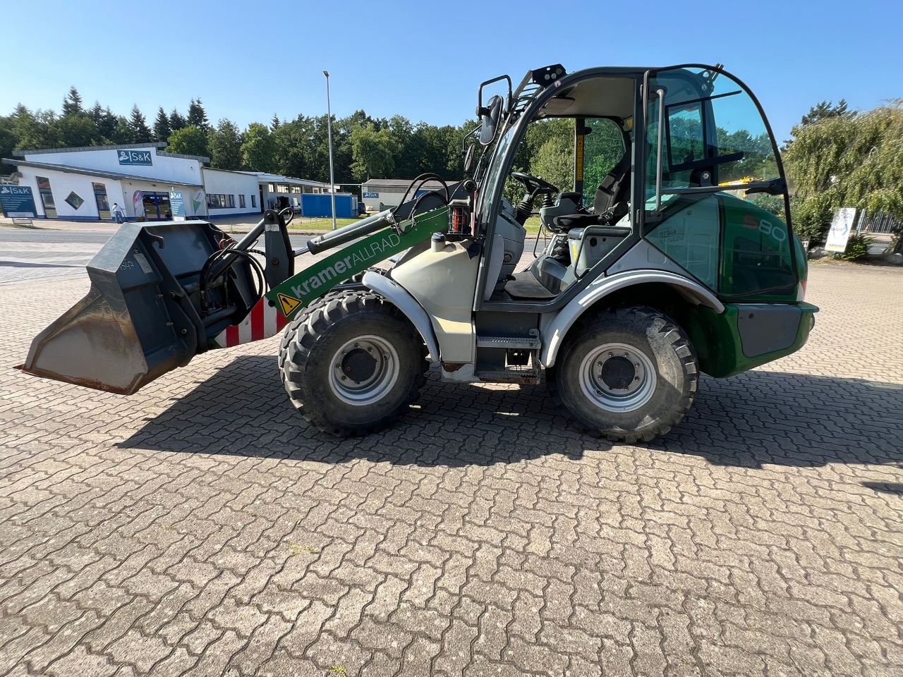 Radlader (Kramer, 580) - (Bj.: 2014) - (Betriebsstunden: 3250) - (Bereifung: 404/70 18 = neuwertig) - (Startpreis: 13.500,00 EUR)