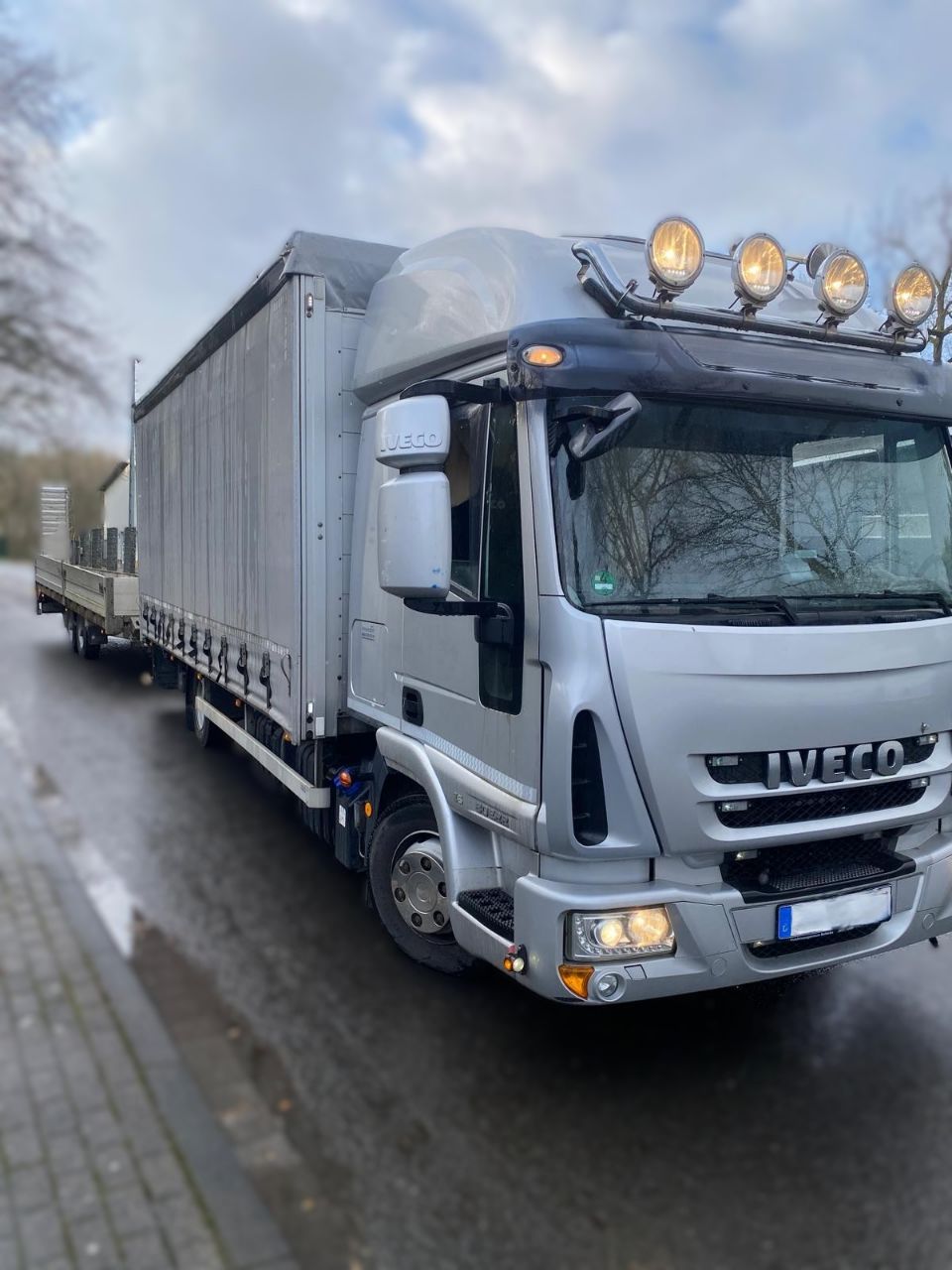 LKW Plane + Spriegel (Iveco) - (EZ: 29. September 2014) - (ca. 210.000 km) - (Palfinger Ladebordwand) - (vorne + hinten Luftfederung) - (Startpreis: 5.000,00 EUR) 