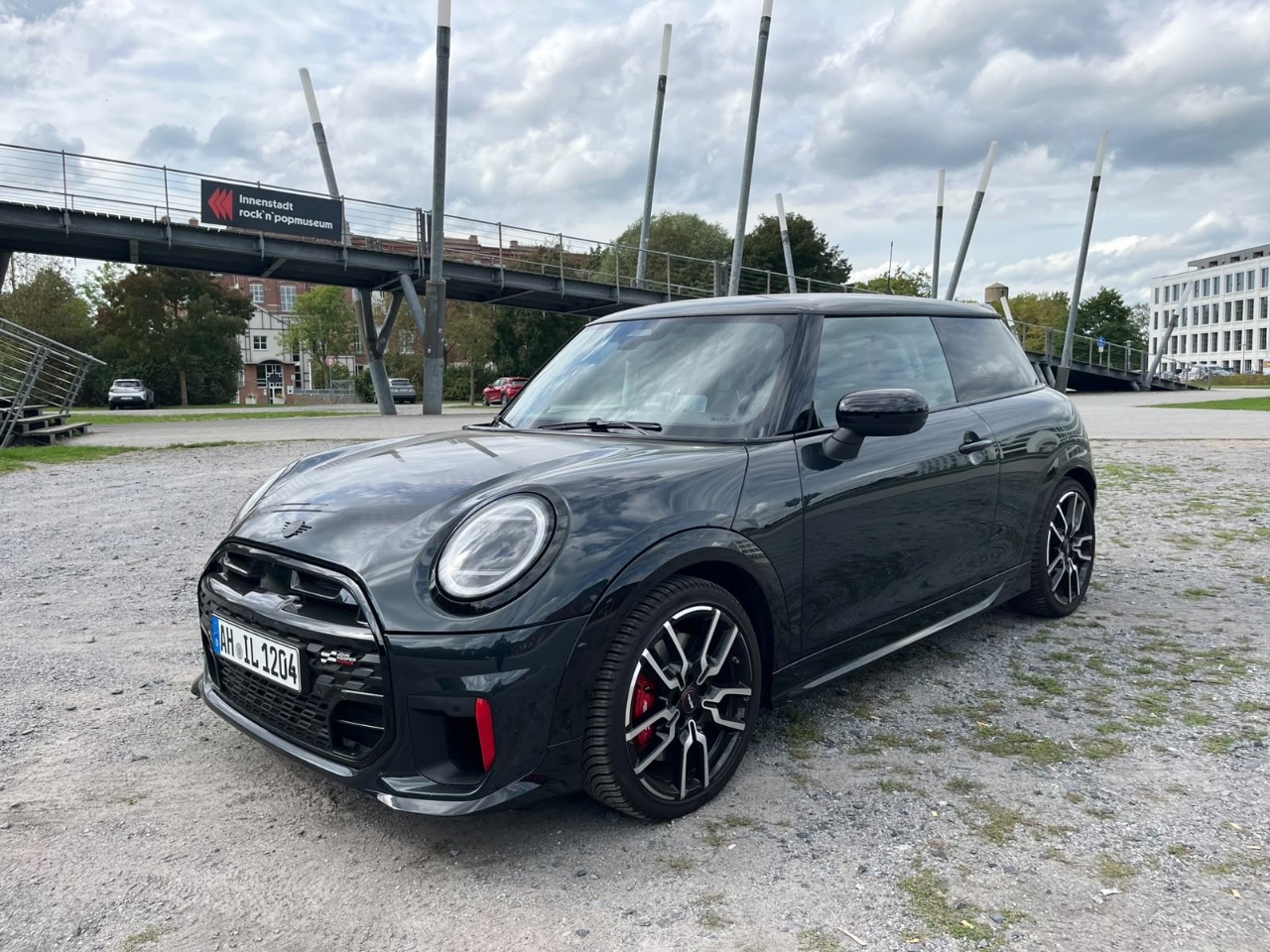 Schräghecklimousine (BMW, Mini 2.0 Benziner) - (EZ: 19. Januar 2026) - (2721 km) - (Startpreis: 12.500,00 €)