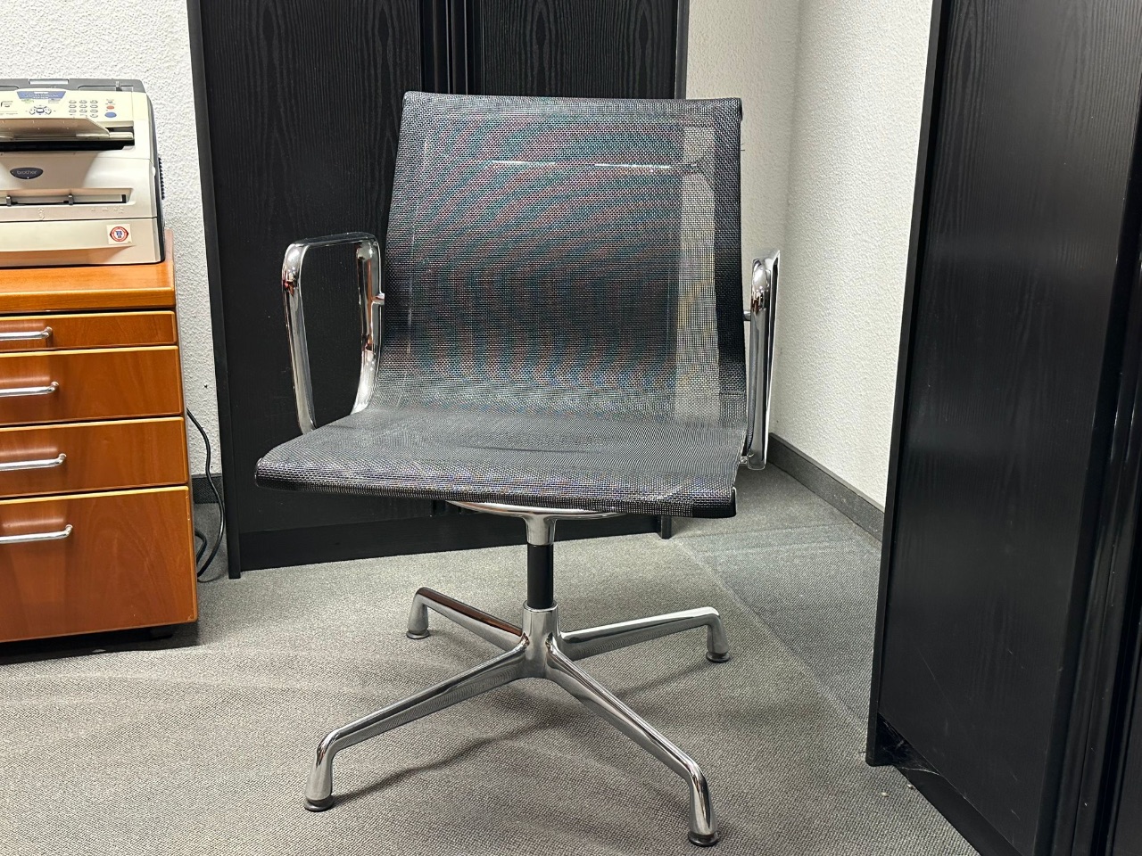 Vitra-Sessel (EA 107) - (Startpreis: 80,00 EUR)