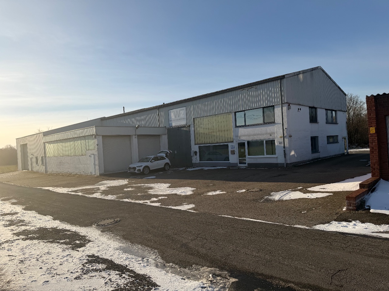 Grundstücksgröße: 3188 qm, Hallenflächen: 780 qm + Büroflächen: 250 qm (Netto-Miete: 4.200,00 EUR)