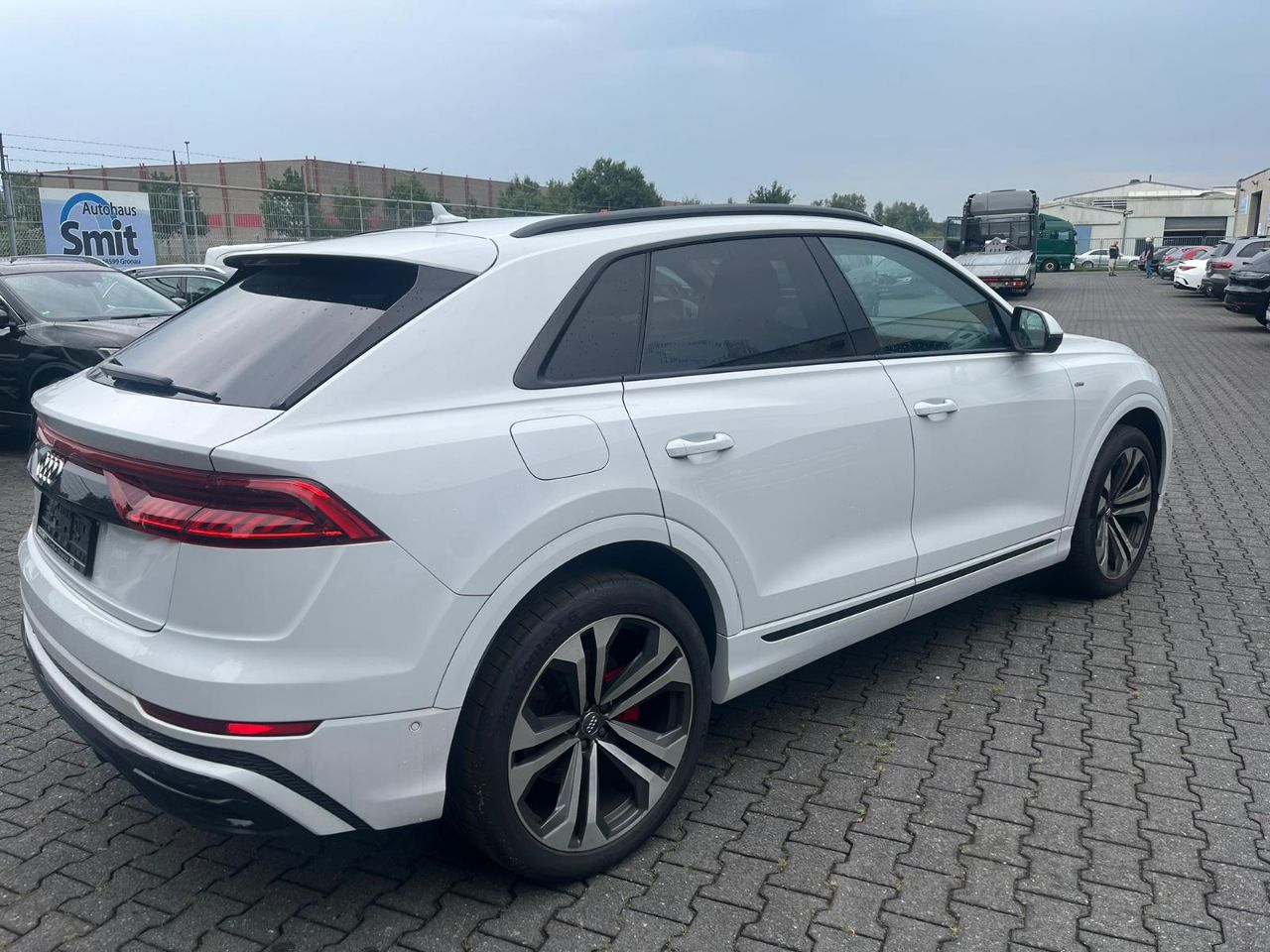 Geländefahrzeug (Audi, Q8 50 3.0 TDI tiptronic quattro S line Hybr.Diesel/E), EZ: 30. April 2019 (156.386 km) - (360° Kamera; HD Matrix-LED Scheinwerfer; Sound System Bang & Olufsen) - (Startpreis: 19.500,00 EUR)