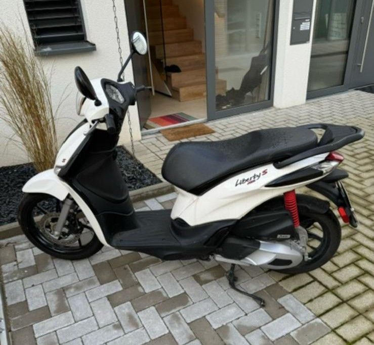 Roller (Piaggio, Liberty 125 Sport IGET E5 (MD41) - (Kaufdatum: 04.06.2021) - (Hinweis: - ohne Fahrzeugpapiere) - (Startpreis: 500,00 EUR)