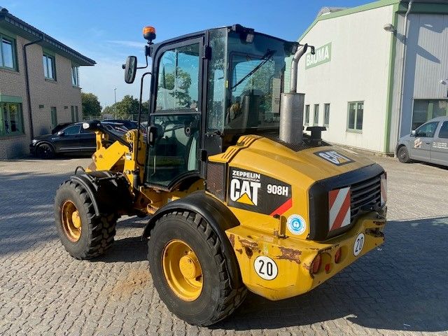 Radlader (Caterpillar, 908 H) - (Bj.: 2011) - (Einsatzgewicht: 5630 kg) - (hydr. Schnellwechsler) - (Zentralschmieranlage) - (guter Zustand) - (Startpreis: 12.500,00 EUR)