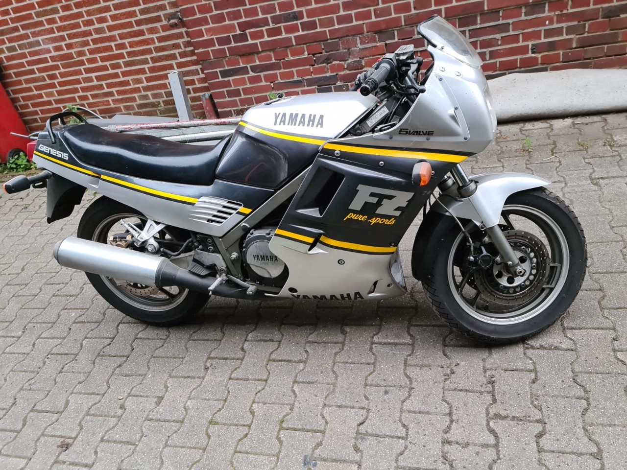 Motorrad (Yamaha, 3 BY - FZ 750), EZ: 26. Juli 1993 (63.141 km) - Differenzbesteuerung (Die MwSt. ist nicht ausweisbar !!!) - (Startpreis: 500,00 €)