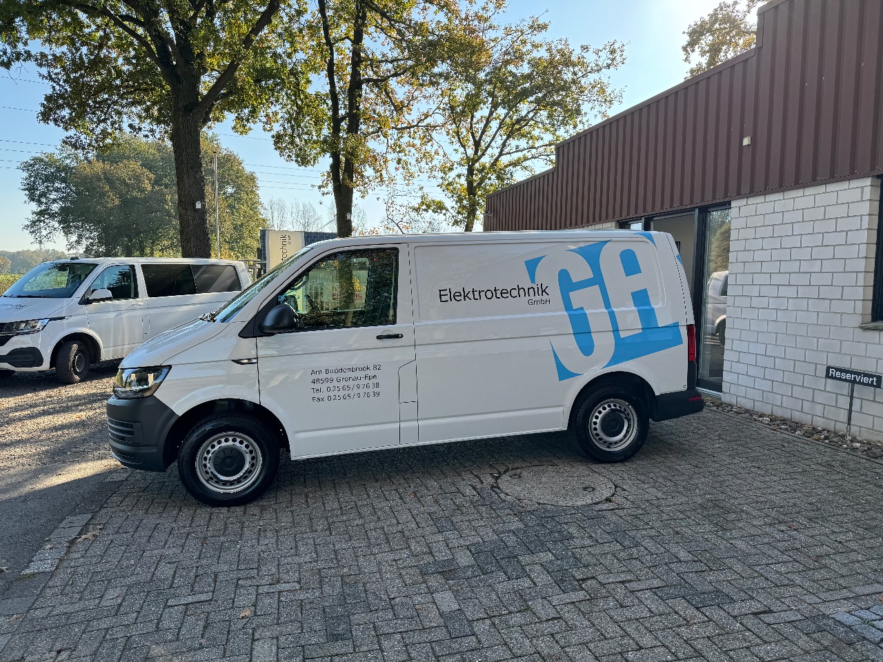 Transporter (Volkswagen, Transporter 2.0 TDi) - (EZ: 03. September 2018) - (87.984 km) - (mit 2 Würth- Werkstatt-Regalen) - (Startpreis: 4.500,00 EUR) 