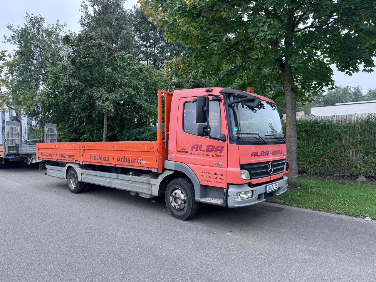 LKW offener. Kasten (Mercedes-Benz, Atego 818 L) - (EZ.: 19. April 2010) - (Laufleistung: ca. 356.985 km) - (Startpreis: 13.500,00 EUR)