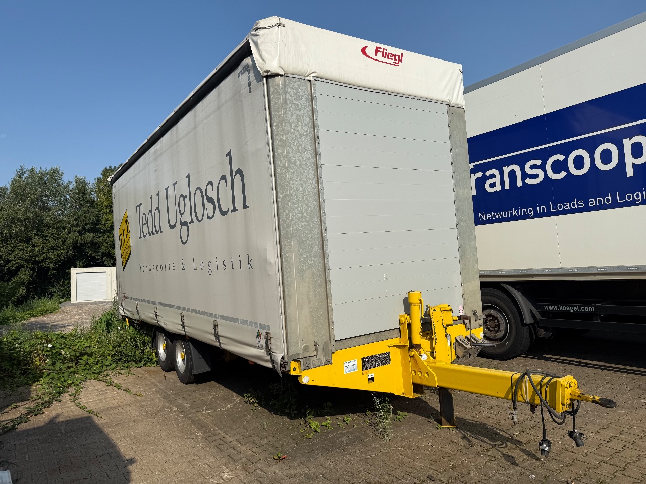 Anhänger Plane und Spriegel (2-Achser) - (Fliegl, TPS 100) - (EZ: 05. Juni 2020) - (Startpreis: 2.500,00 EUR)