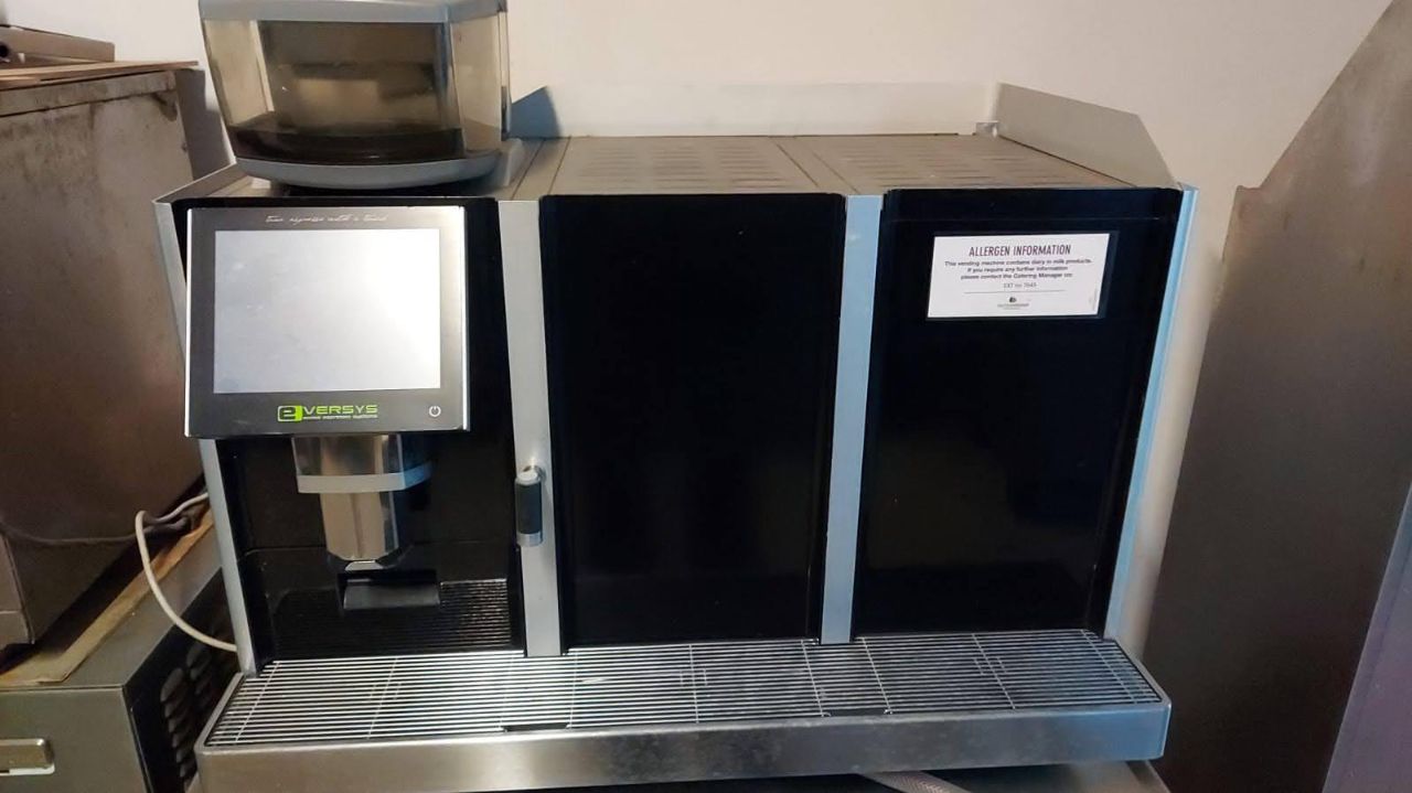 Kaffee-Vollautomat (Eversys, e2m) - (mit Milchkühler) - (Differenzbesteuerung = die MwSt. ist nicht ausweisbar!) - (Startpreis: 250,00 EUR)