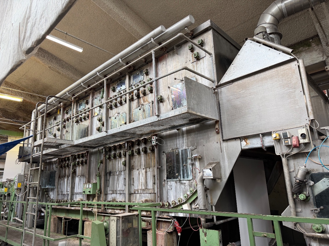 Breitwaschmaschine (16) - (Benninger) - (Bj.: ca. 1979) - (AB: 2000 mm) - (1 Ansatzstation mit 2 gr. Dosierpumpen, Bj.: 2022 + 2025) - (1 Prozessautomation, Bj.: 2001) - (1 Steuerschaltschrank - CPU in der SPS-Steuerung neu in 2024) - (Details im Langtext