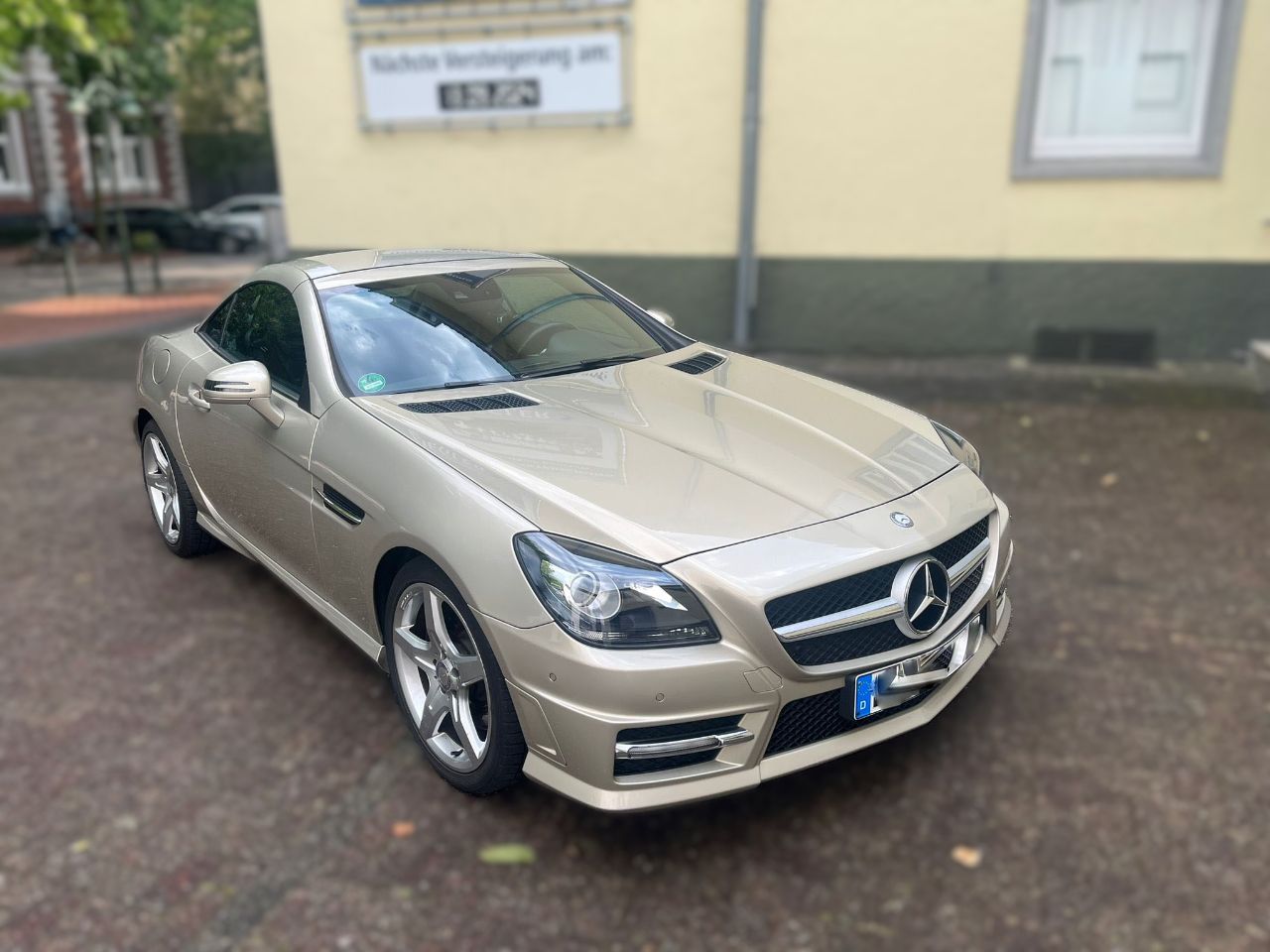 Cabrio (MB, SLK 200 - Benziner), EZ.: 25. Juli 2011 (122.530 km) -  (Differenzbesteuerung) - (Besichtigung nach vorheriger Terminabsprache jederzeit möglich) - (Startpreis: 7.500,00 EUR)