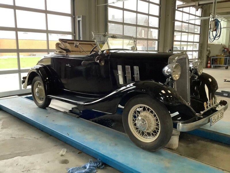 Roadster (Chevrollet, Master) - (Bj.: 1933) - (Polster Leder, neu) - (vormals in Argentinien perfekt restauriert) - (alle Holzteile neu) - (hydrl. Bremsen) - (6-Zyl. Motor) - (neuwertig) - (3.2 Ltr.,  44 kW) - (Rechslenker) - (Startpreis: 8.500,00 €)