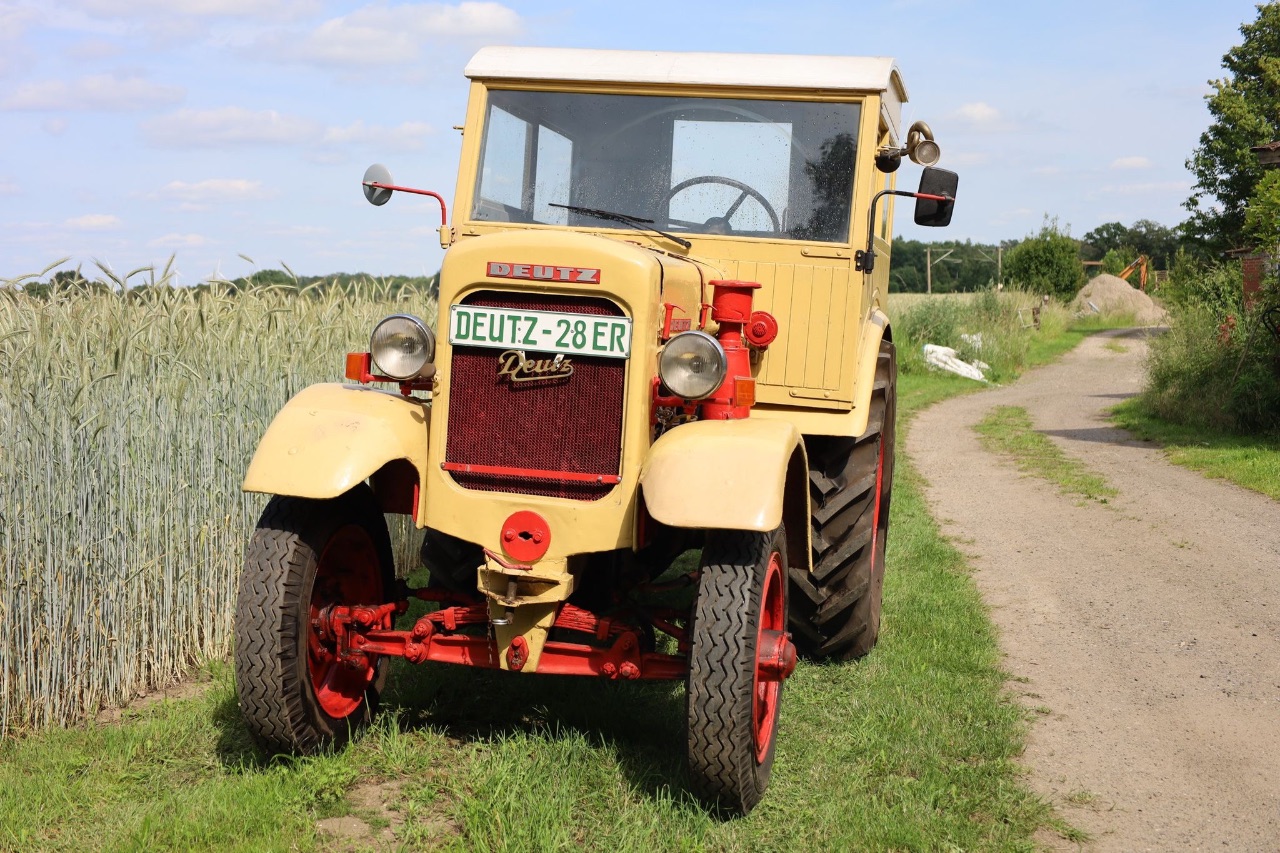 28-er Stahldeutz (sehr seltenes Exemplar) - (Wasserdeutz) - (mit Packwagen zum Ausbau) - (80 km/h) - (Klöckner-H-Deutz, F 2 M 315) - (Bj.: 1938) - (EZ: 01. Juli 1938) - (Gutachten Marktwert: 20.000,00 EUR) - (Startpreis: 7.500,00 EUR) - (Differenzbest.)